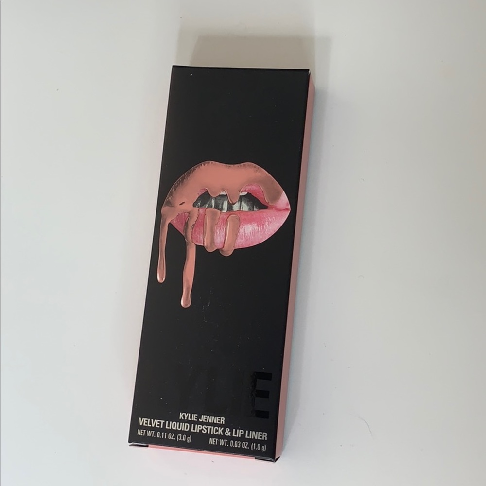 Kylie Bare Velvet Lip Kit